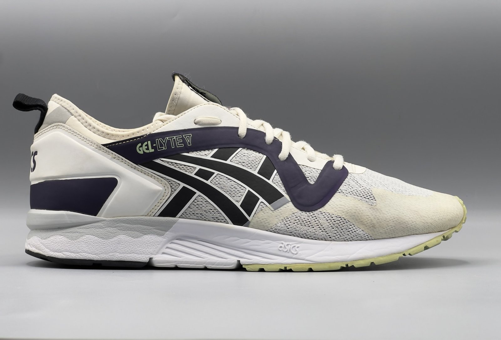 5077E8C7-2837-4FFB-8637-C3E4298E26B0_1_102_a asics GEL LYTE V - Image 1